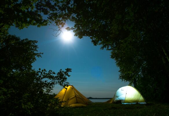 outdoor-tents-moonlight