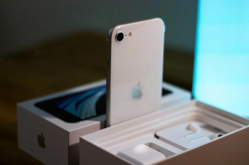 Unveiling the Ultimate iPhone: How to Find the Best Value for Your Money. 7 ab izVNSj7VwRM unsplash