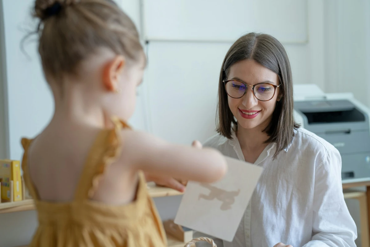 early-learning-little-girl-reading